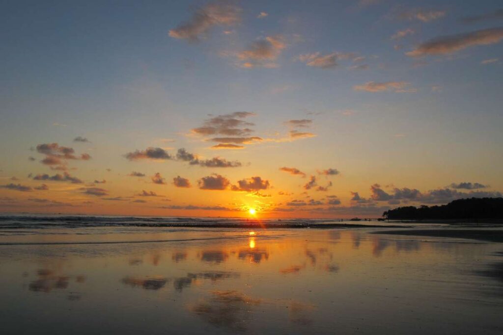 Zonsondergang in Uvita, Costa Rica