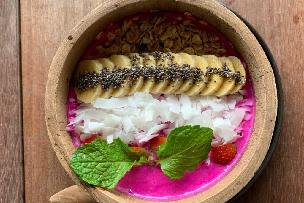 Kleurrijke smoothiebowl in Ubud, Bali